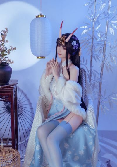 两个上面一个吃下边电影