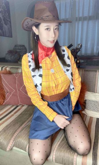 2个吃奶一个添下面视频