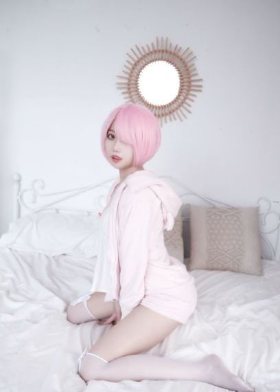 公交车强摁做开腿呻吟h动漫视