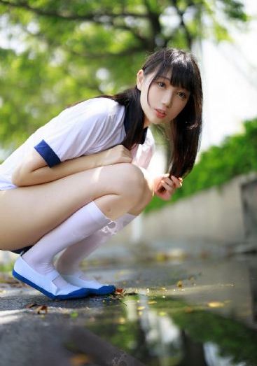 两位女王圣水调教小刚